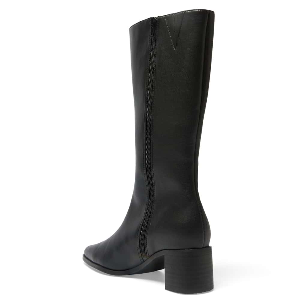 Everest Boot in Black Smooth