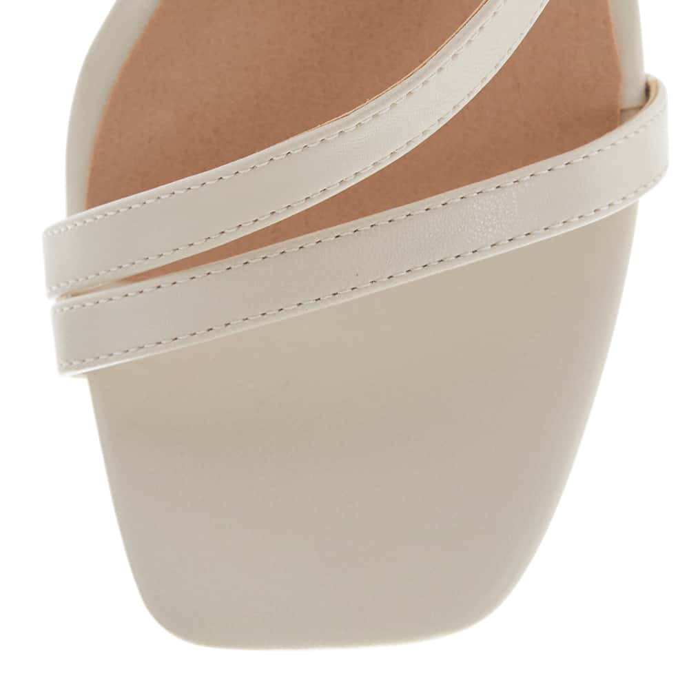 Geisha Heel in Bone