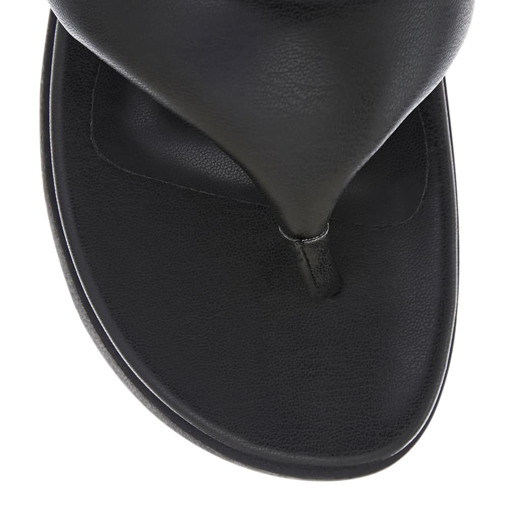 Ivy Thongs in Black