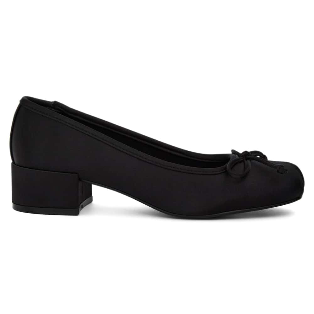 June Pumps in Black Satin