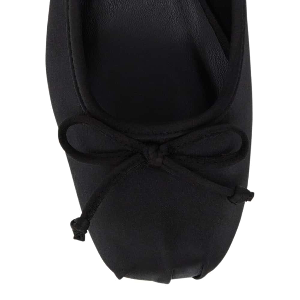 June Pumps in Black Satin