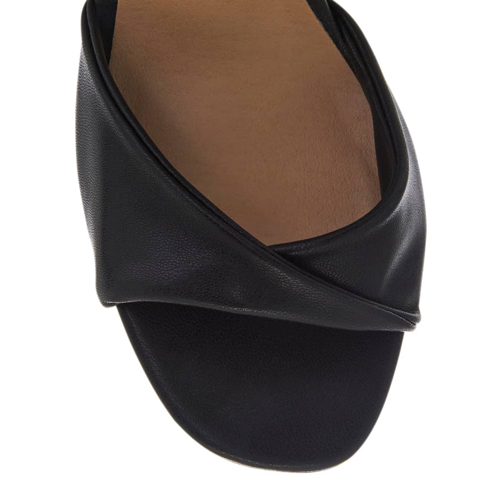 Lapelle Heel in Black Smooth