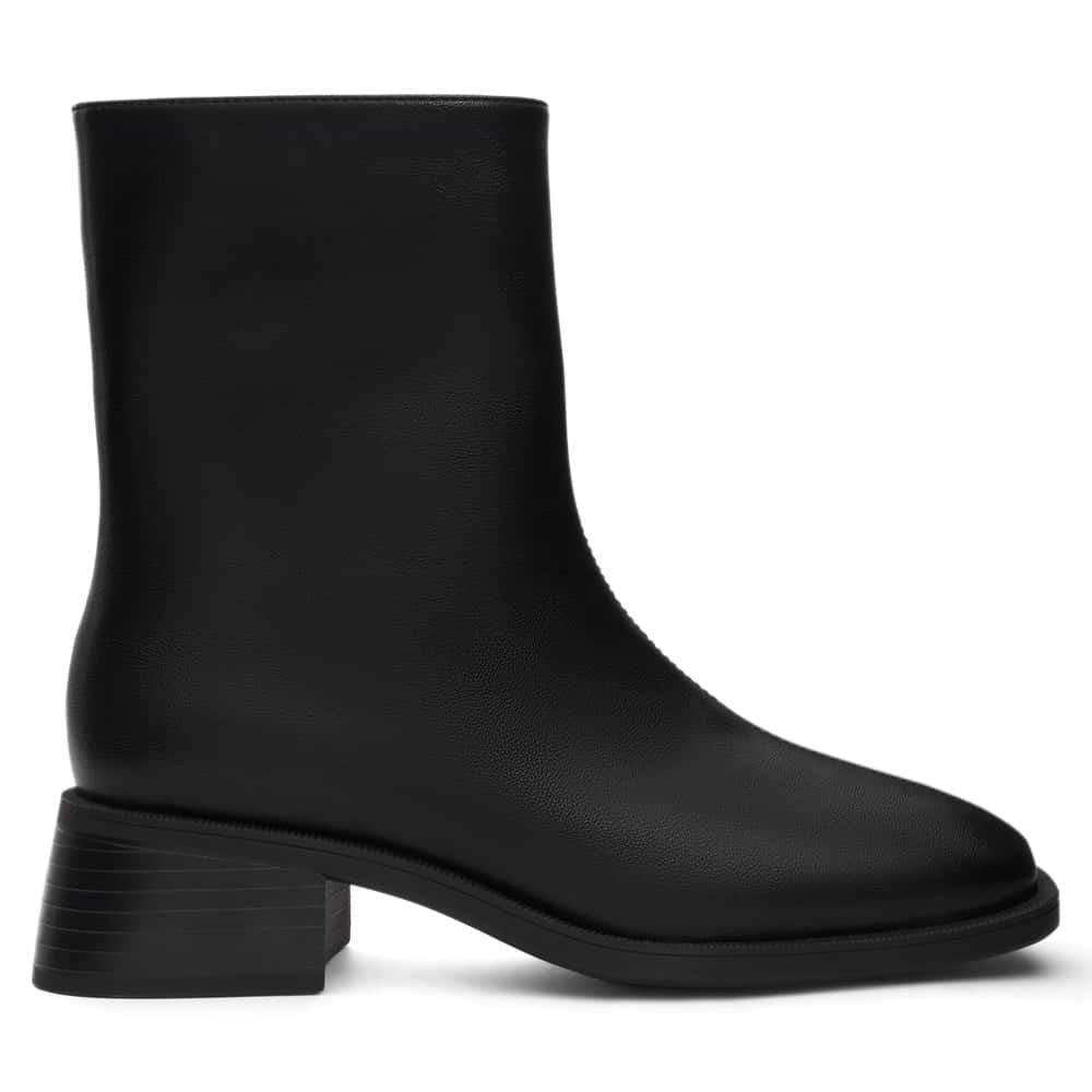 Lyon Boot in Black Smooth