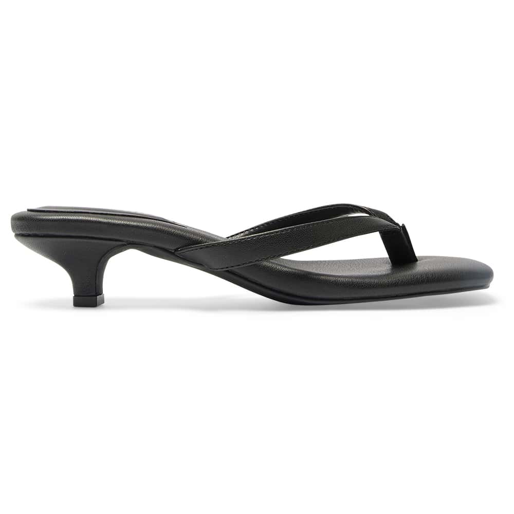 Malta Thongs in Black