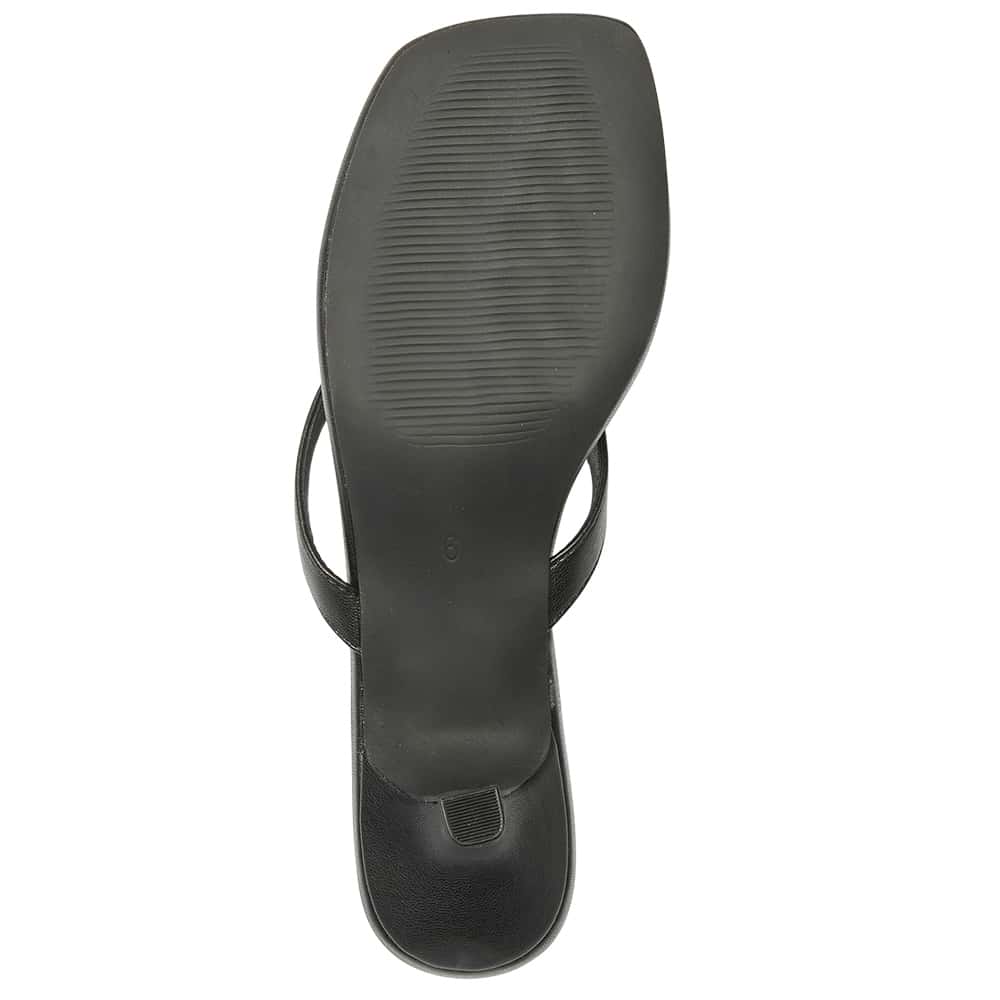 Malta Thongs in Black