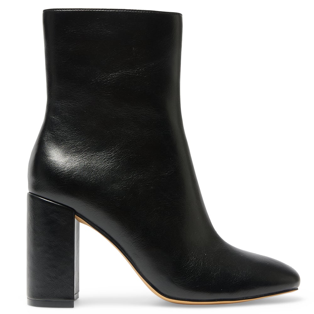Marlo Boot in Black Smooth