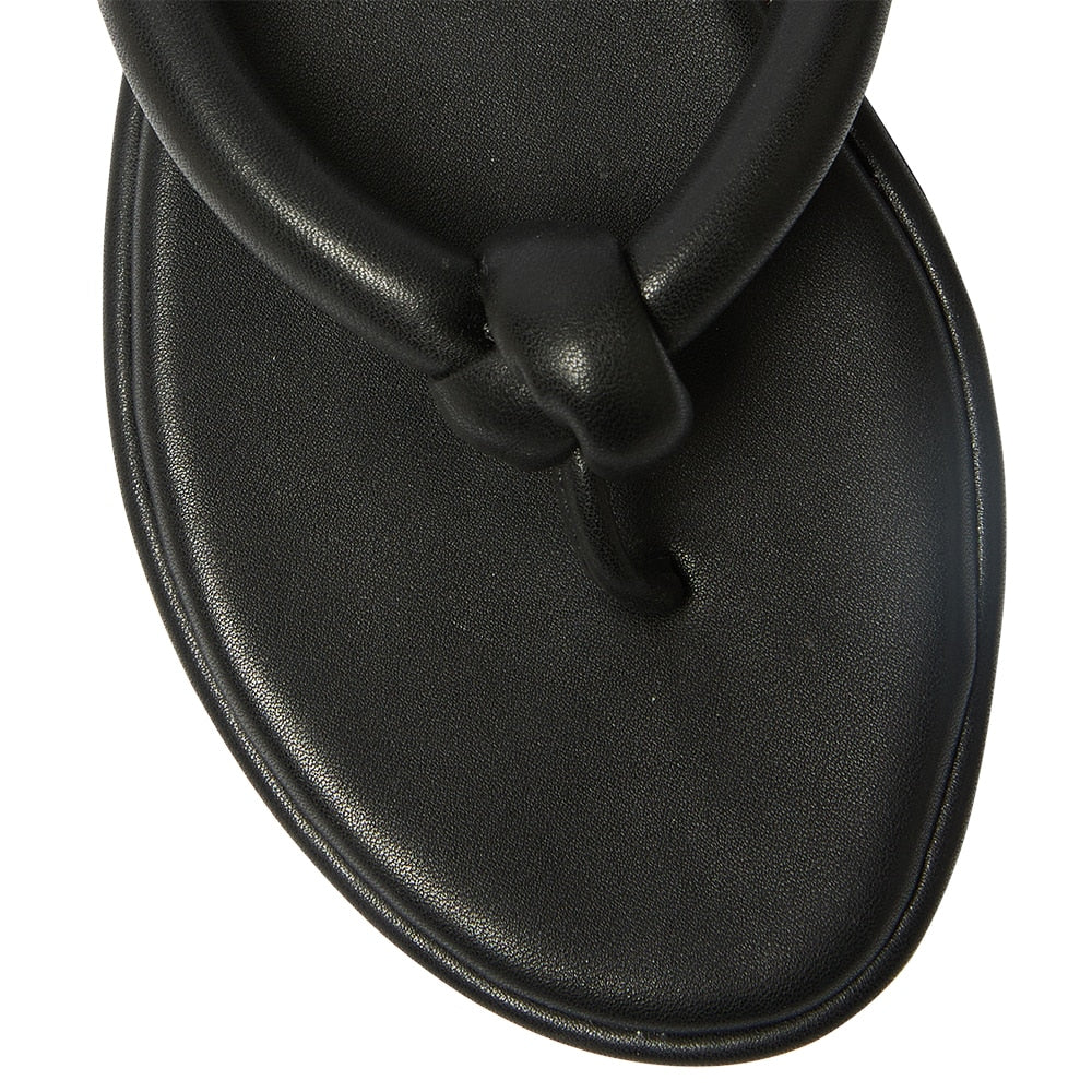 Maui Thongs in Black Smooth