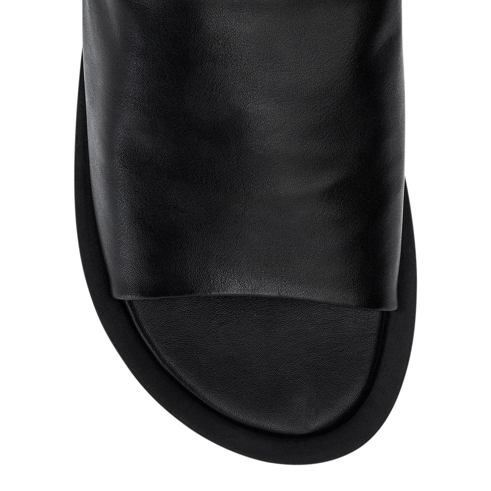 Noah Heel in Black