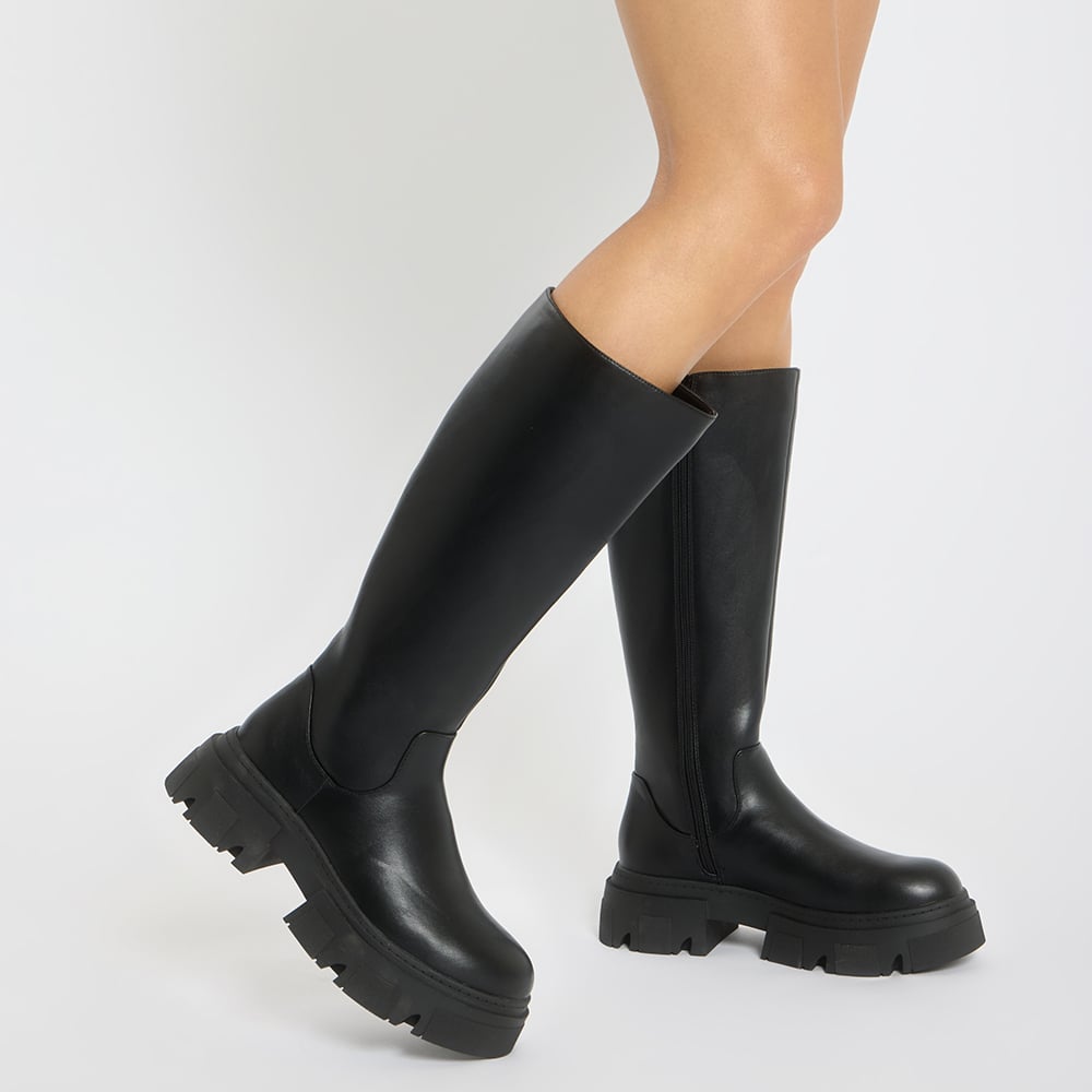 Rapture Boot in Black Smooth