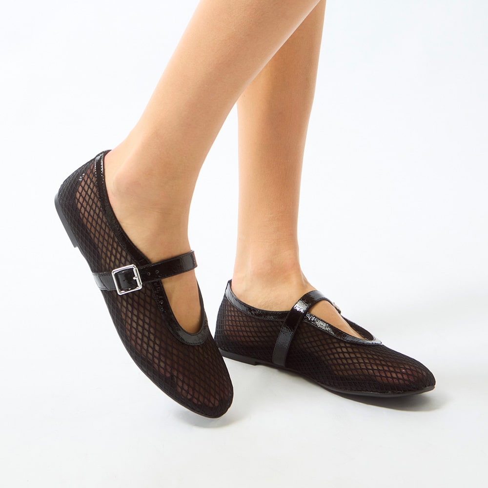 Reign Flat in Black