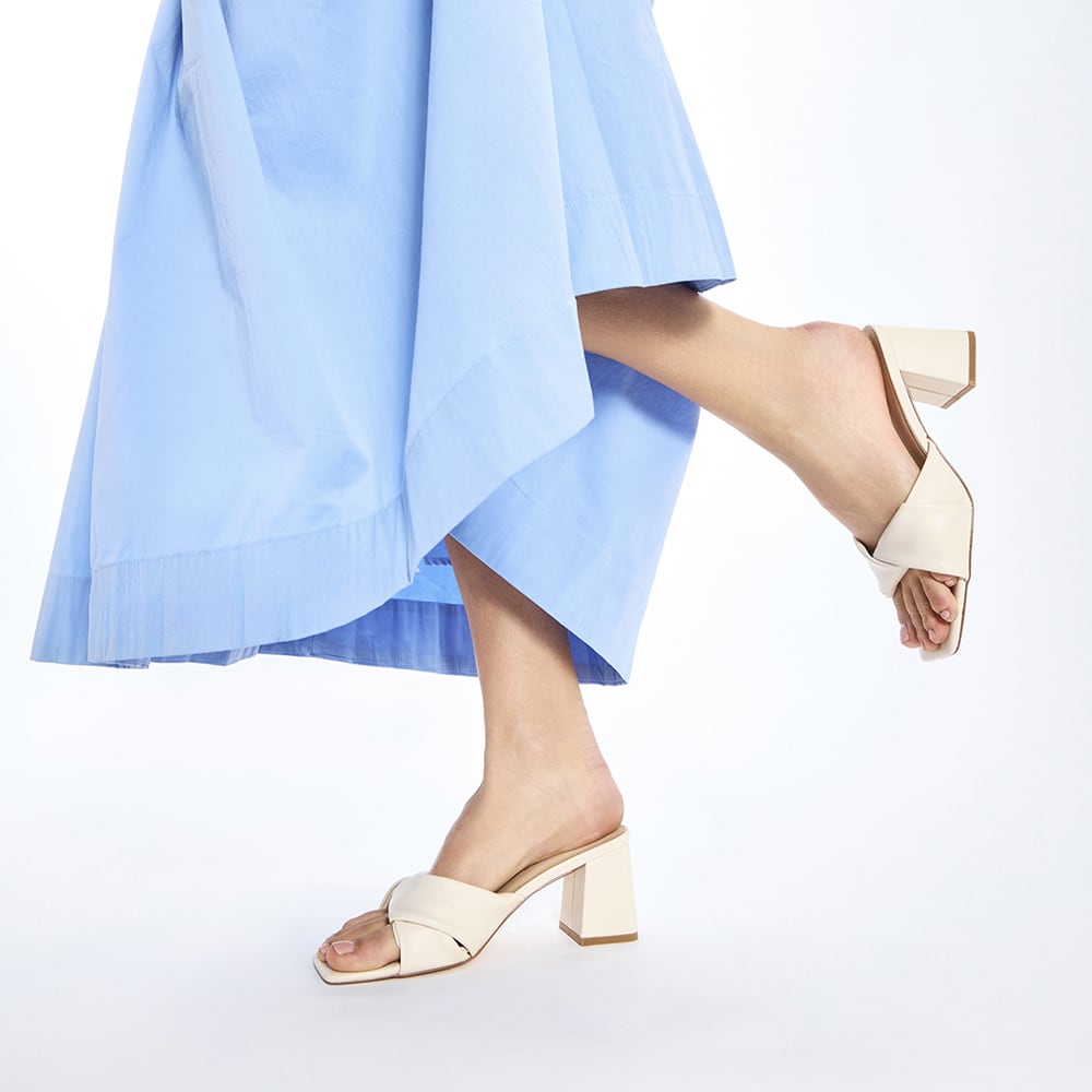 Skye Heel in Bone Smooth