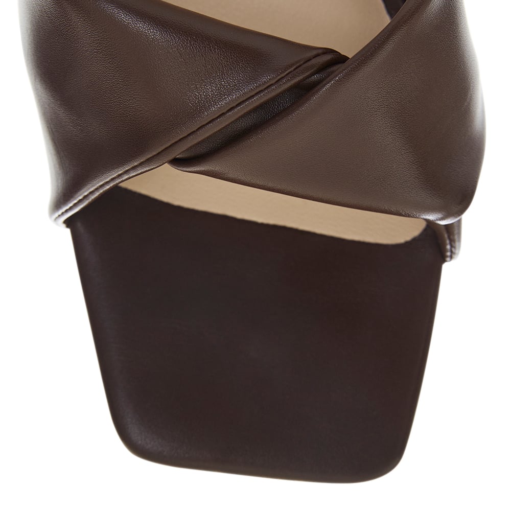 Skye Heel in Chocolate Smooth