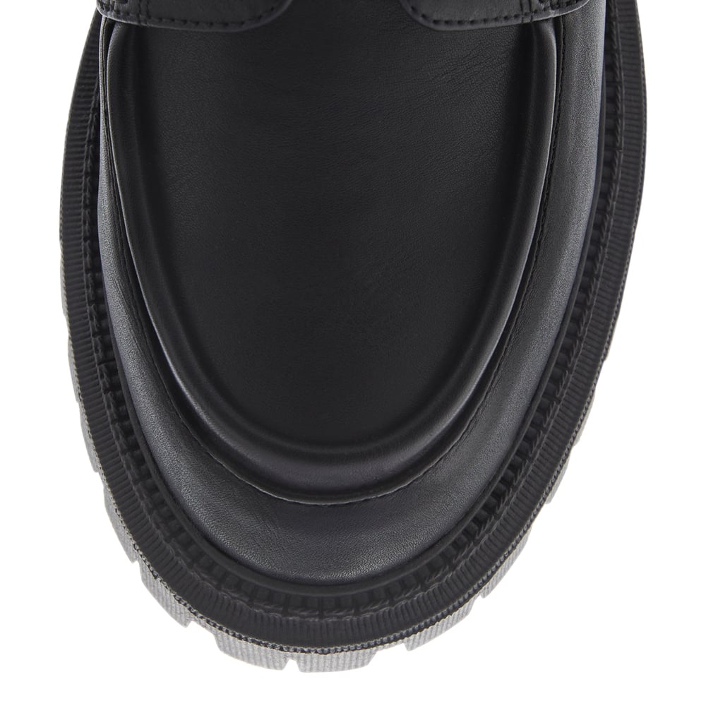 Soprano Loafer in Black Smooth