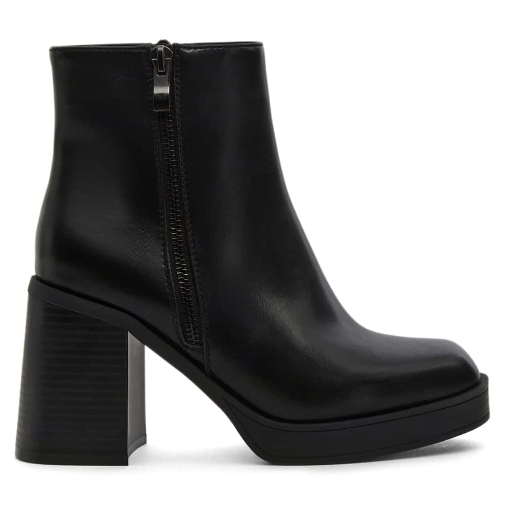 Tahni Boot in Black Smooth