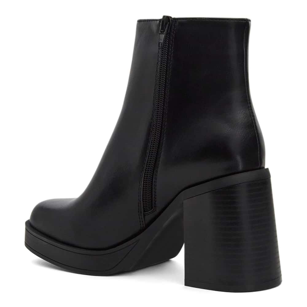 Tahni Boot in Black Smooth
