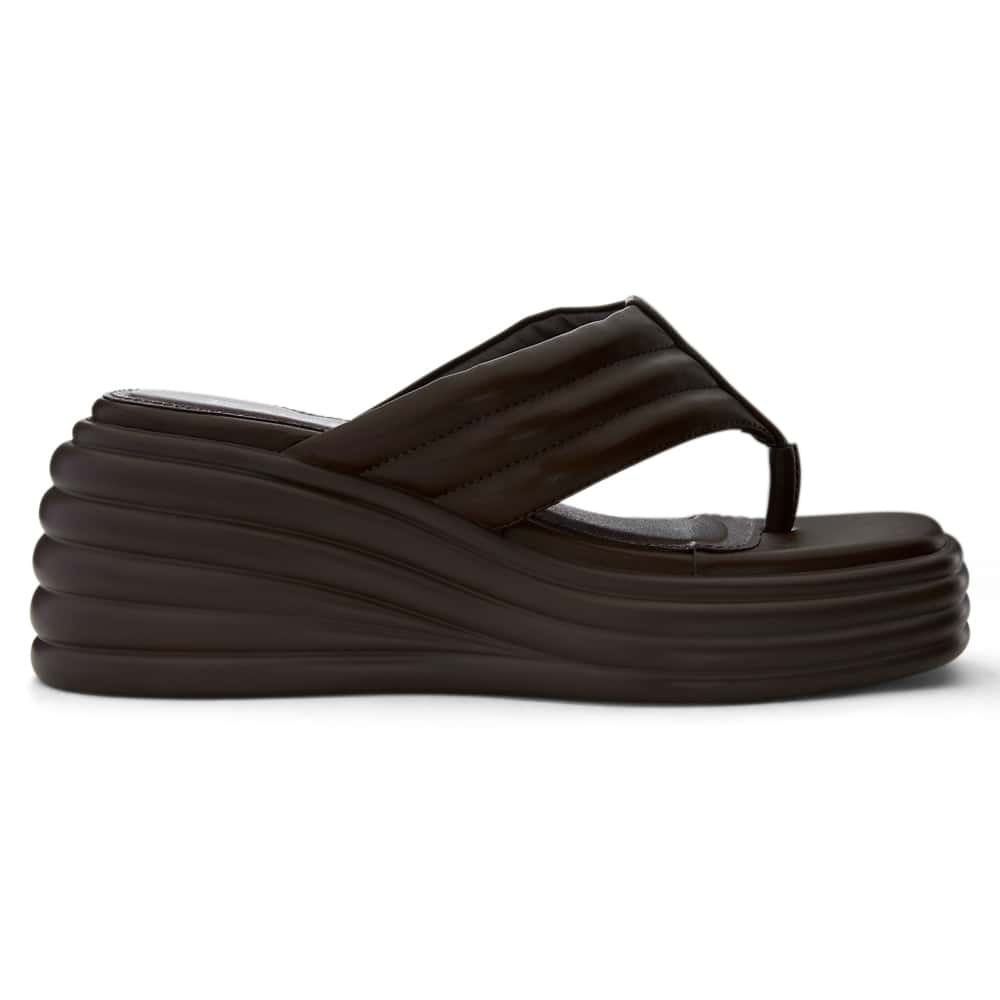 Tink Wedge in Chocolate Smooth