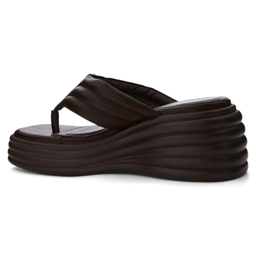 Tink Wedge in Chocolate Smooth