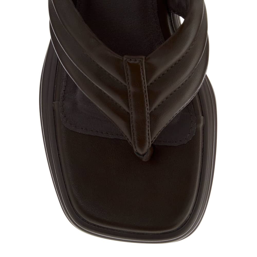 Tink Wedge in Chocolate Smooth