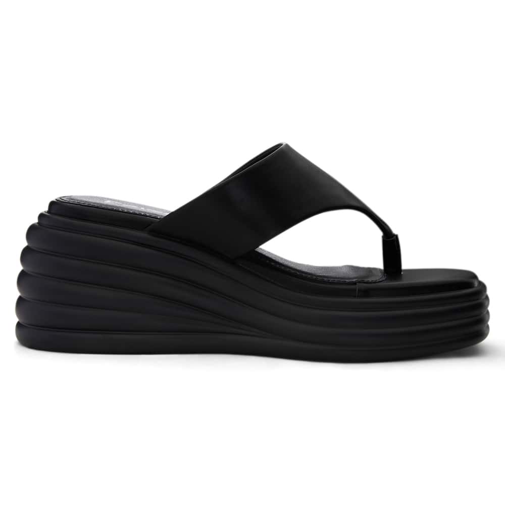 Tula Wedge in Black Smooth