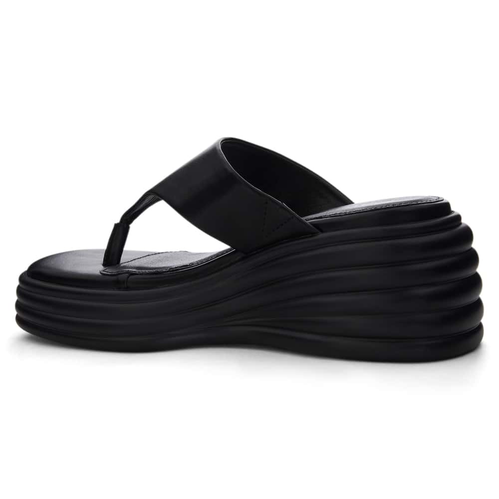 Tula Wedge in Black Smooth