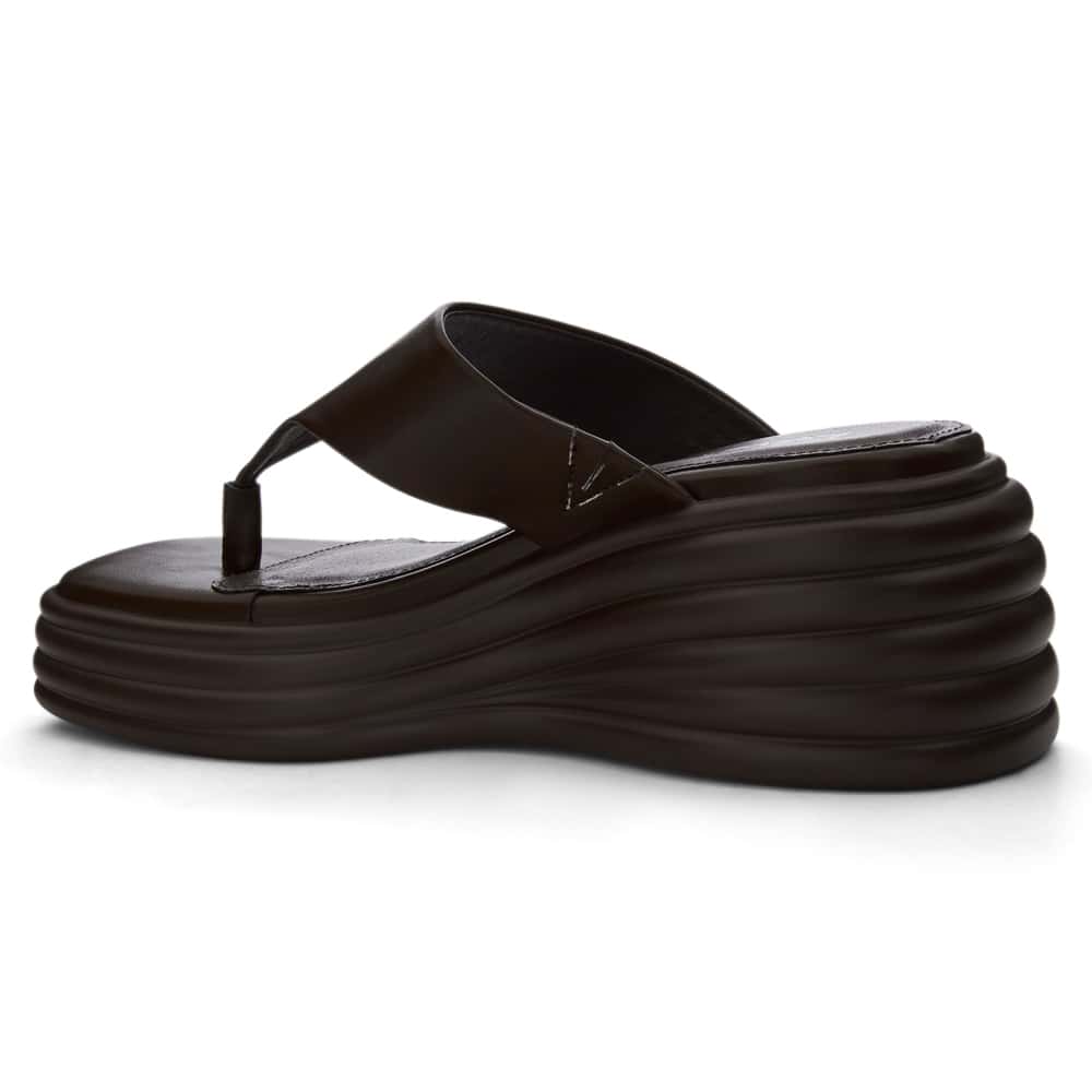 Tula Wedge in Chocolate Smooth