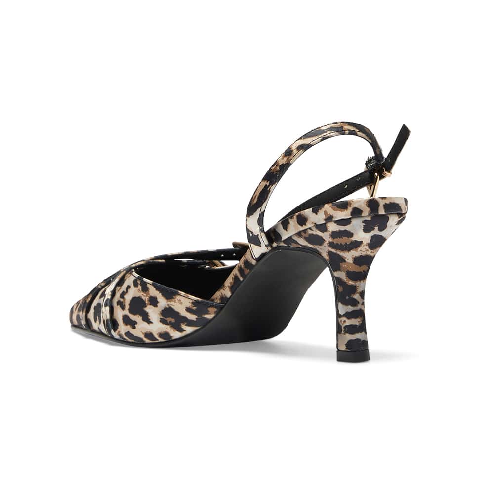 Veronica Heel in Animal