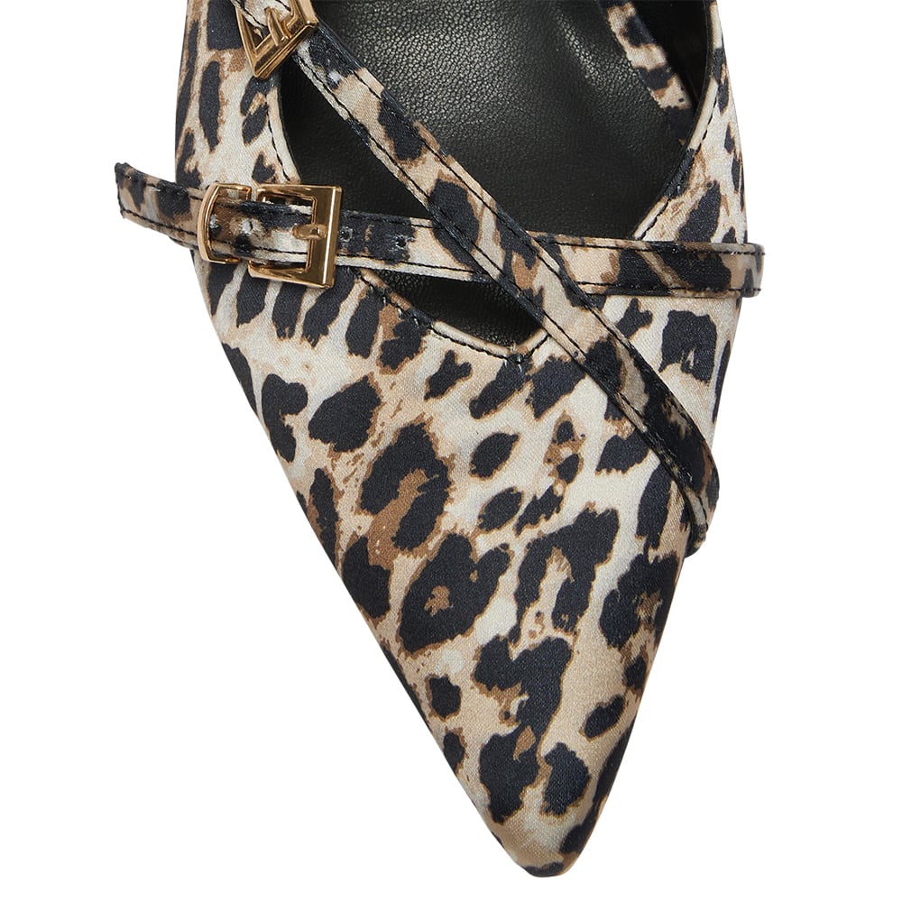 Veronica Heel in Animal