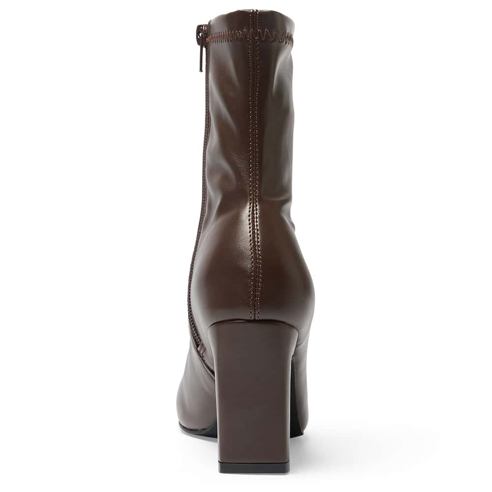 Vista Boot in Chocolate Smooth