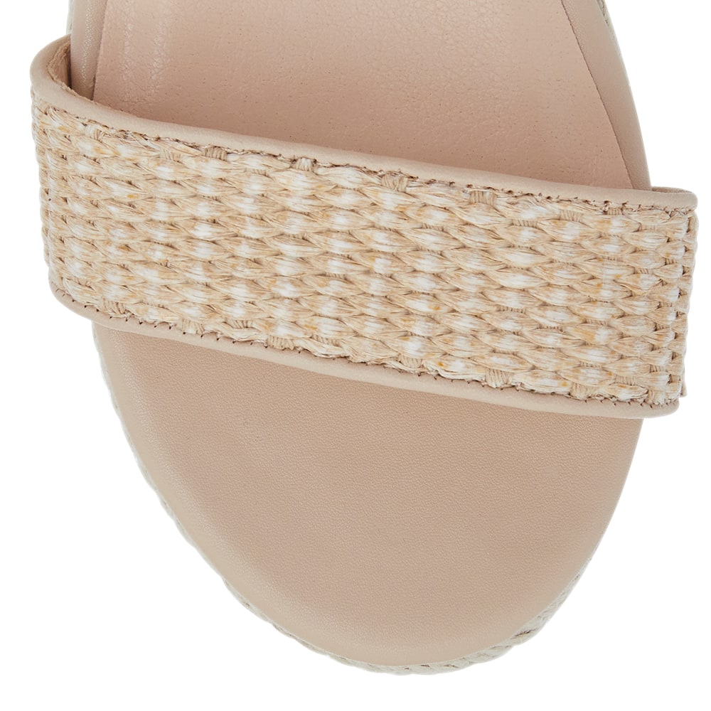 Africa Wedge in Natural Raffia