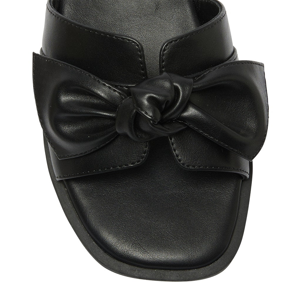 Dahlia Flat in Black Smooth