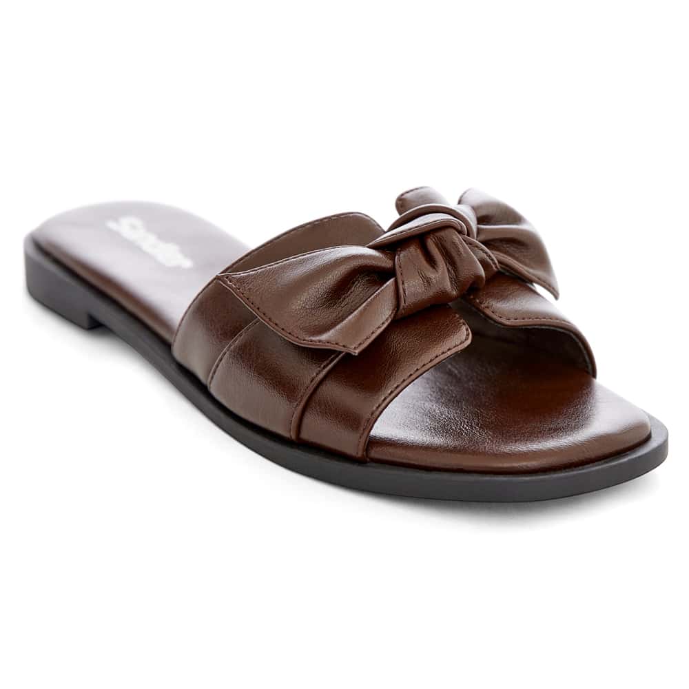 Dahlia Flat in Chocolate Smooth