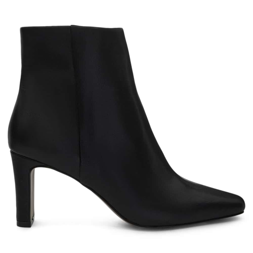 Drama Boot in Black Leather