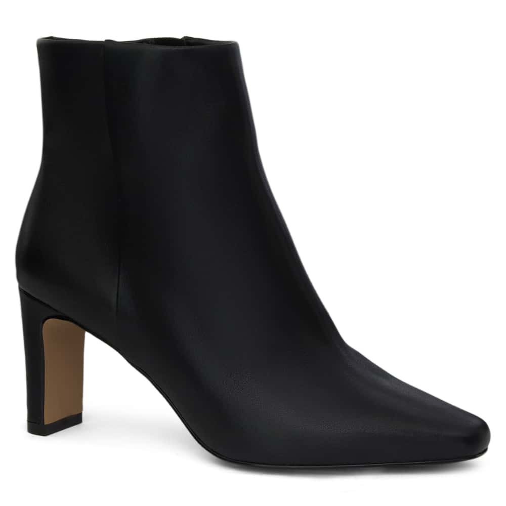 Drama Boot in Black Leather