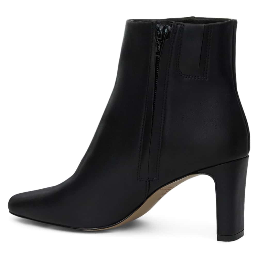 Drama Boot in Black Leather