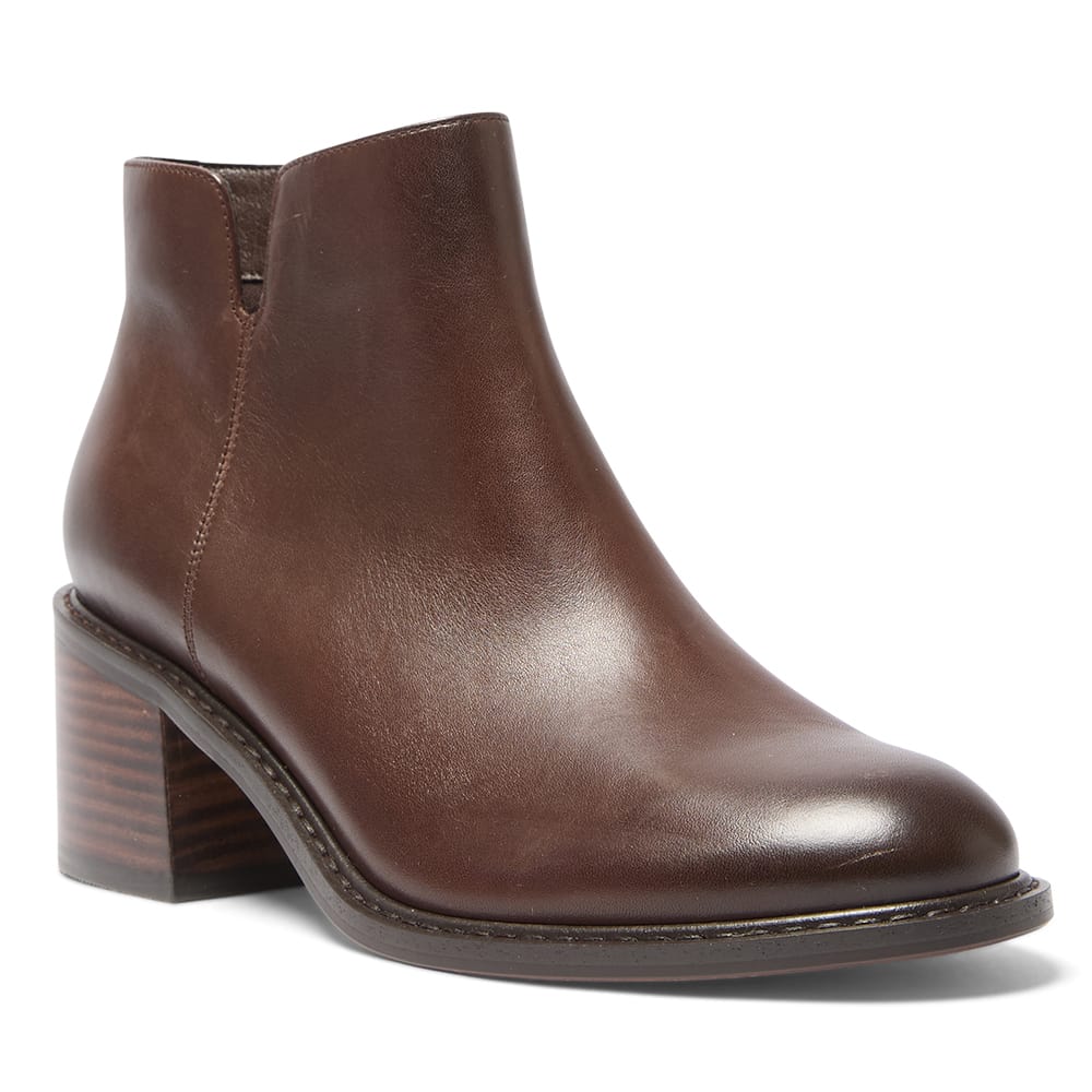 Earl Boot in Brown Leather
