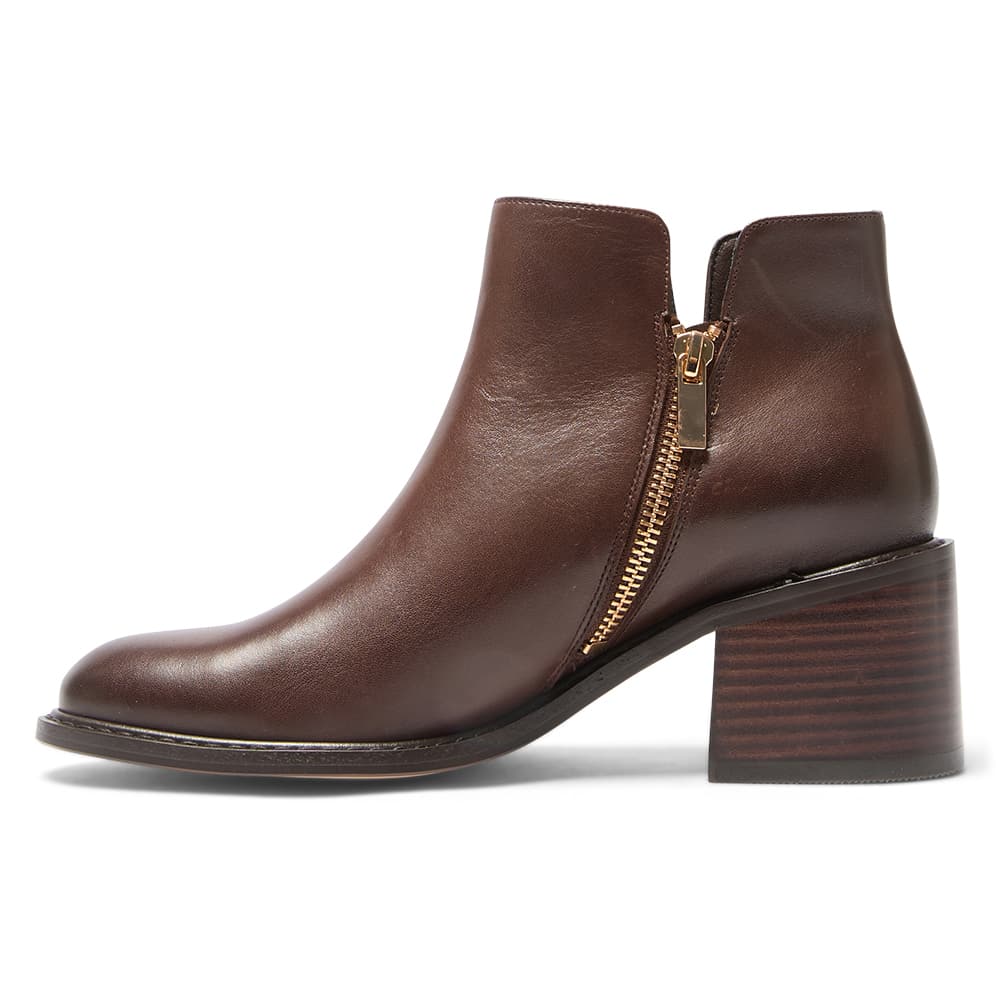 Earl Boot in Brown Leather