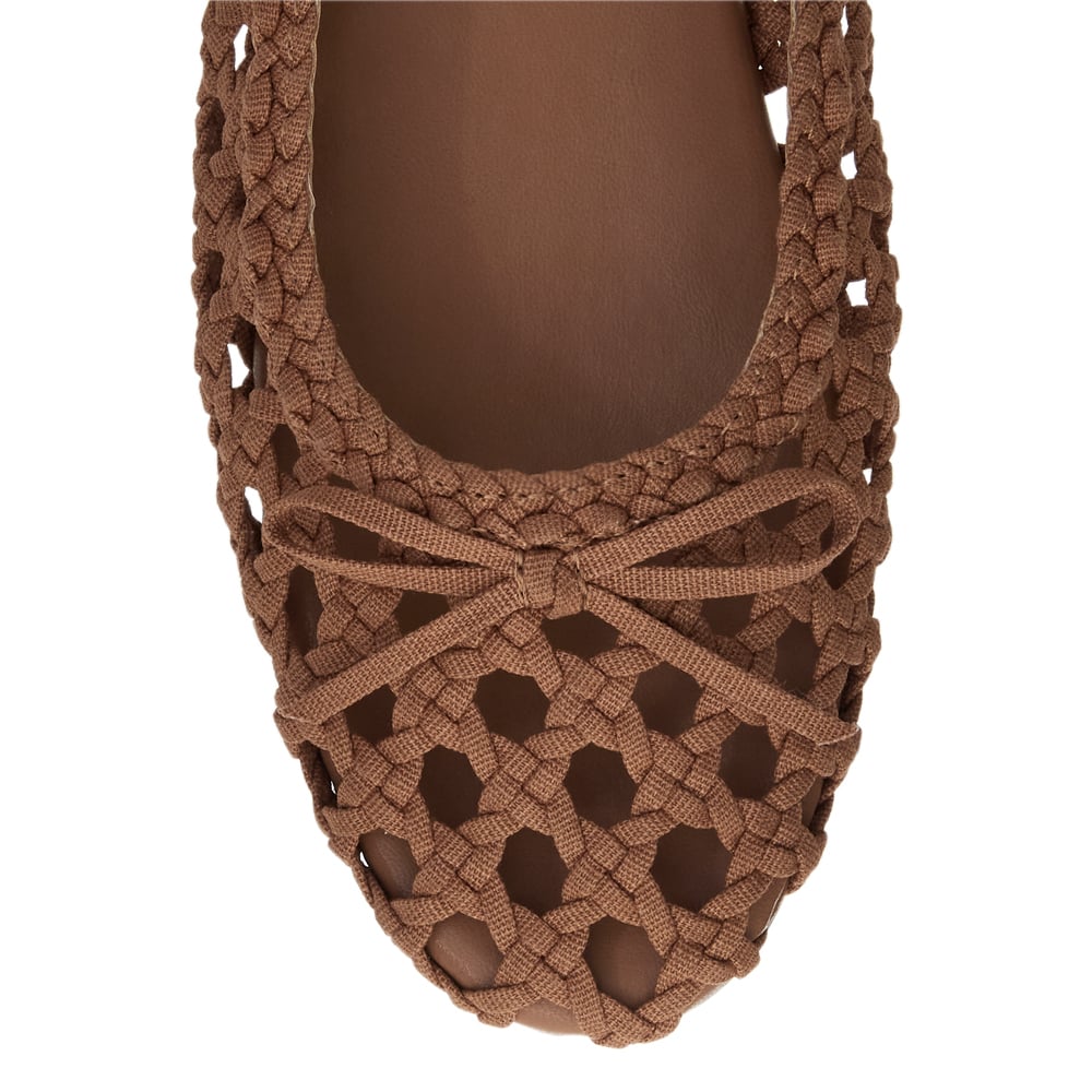 Eden Ballet Flat in Tan