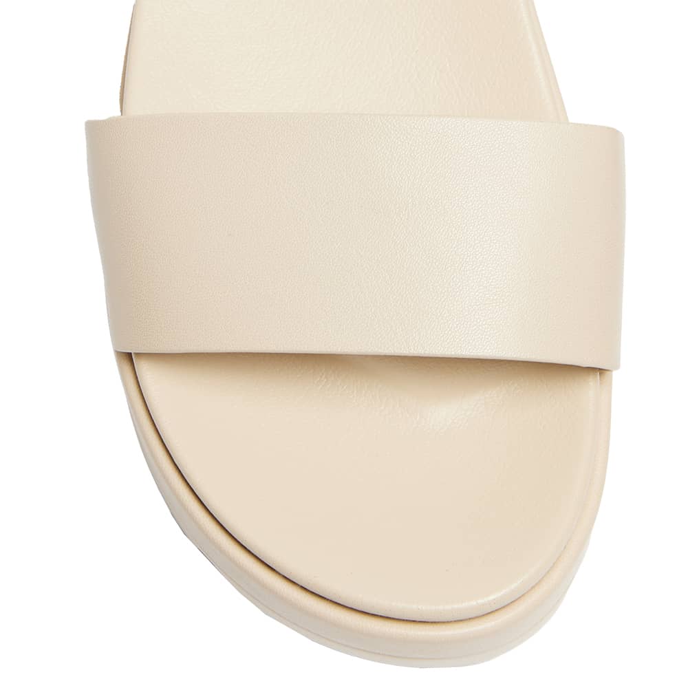 Frankie Sandal in Beige Smooth