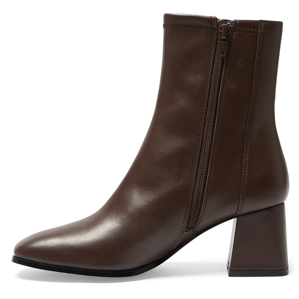 Hampton Boot in Chocolate Stretch