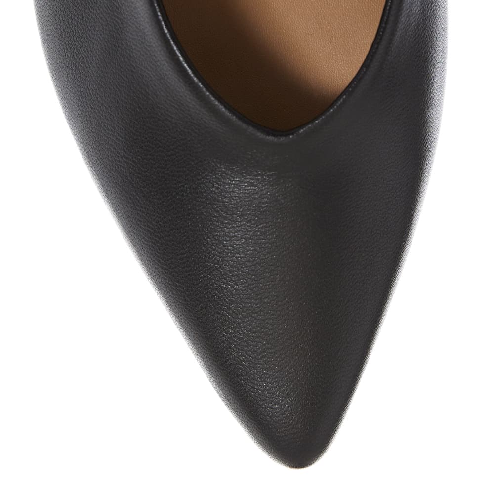 Jean Heel in Black Leather