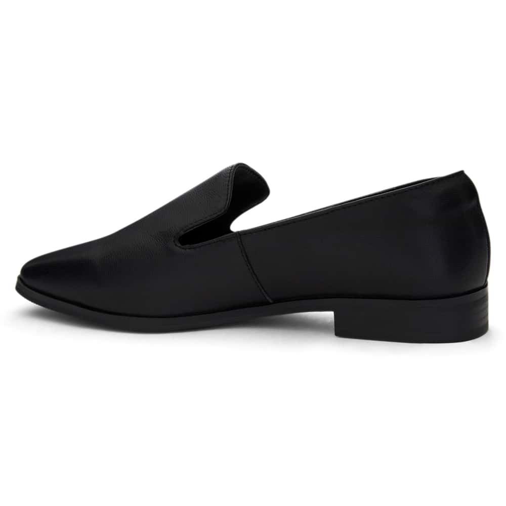 Manor Loafer in Black Leather