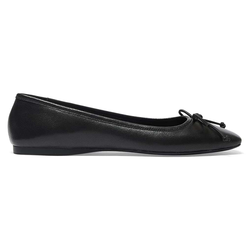 Maya Flat in Black Leather