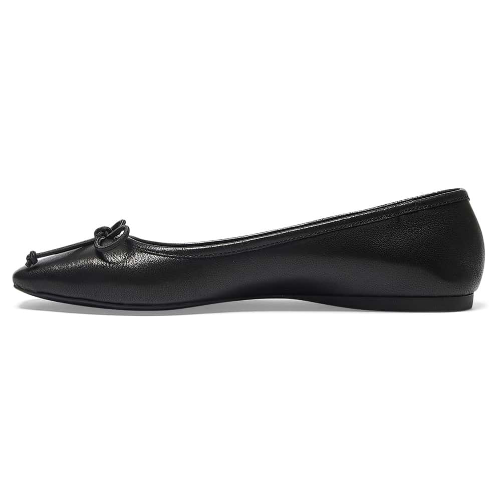 Maya Flat in Black Leather