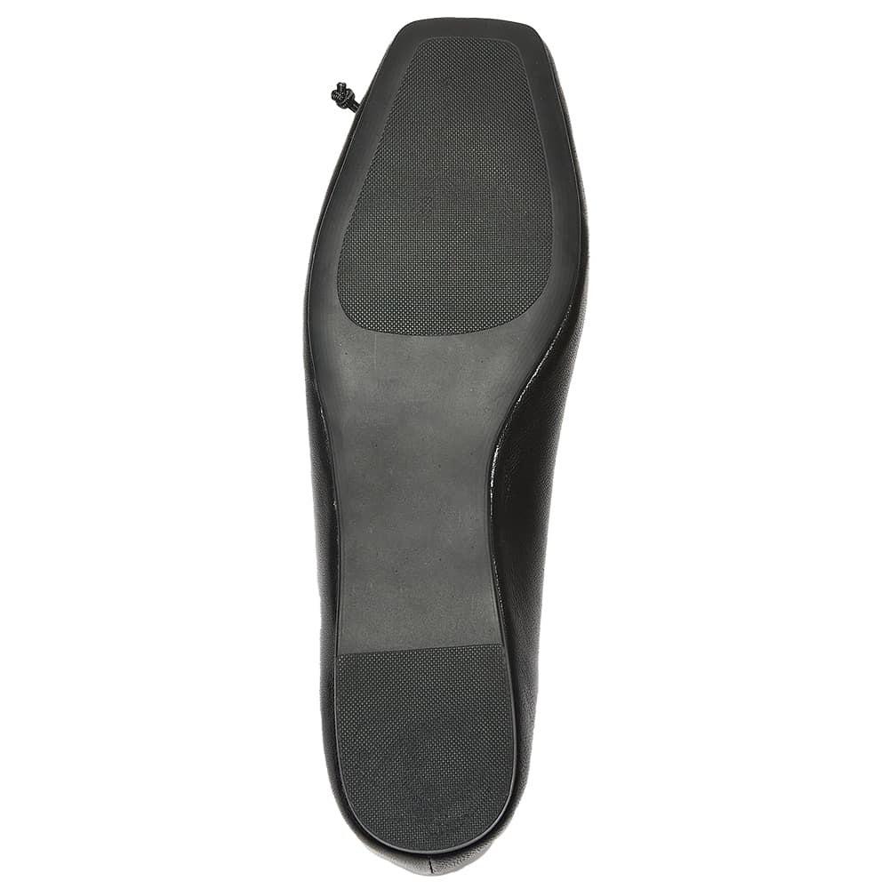 Maya Flat in Black Leather