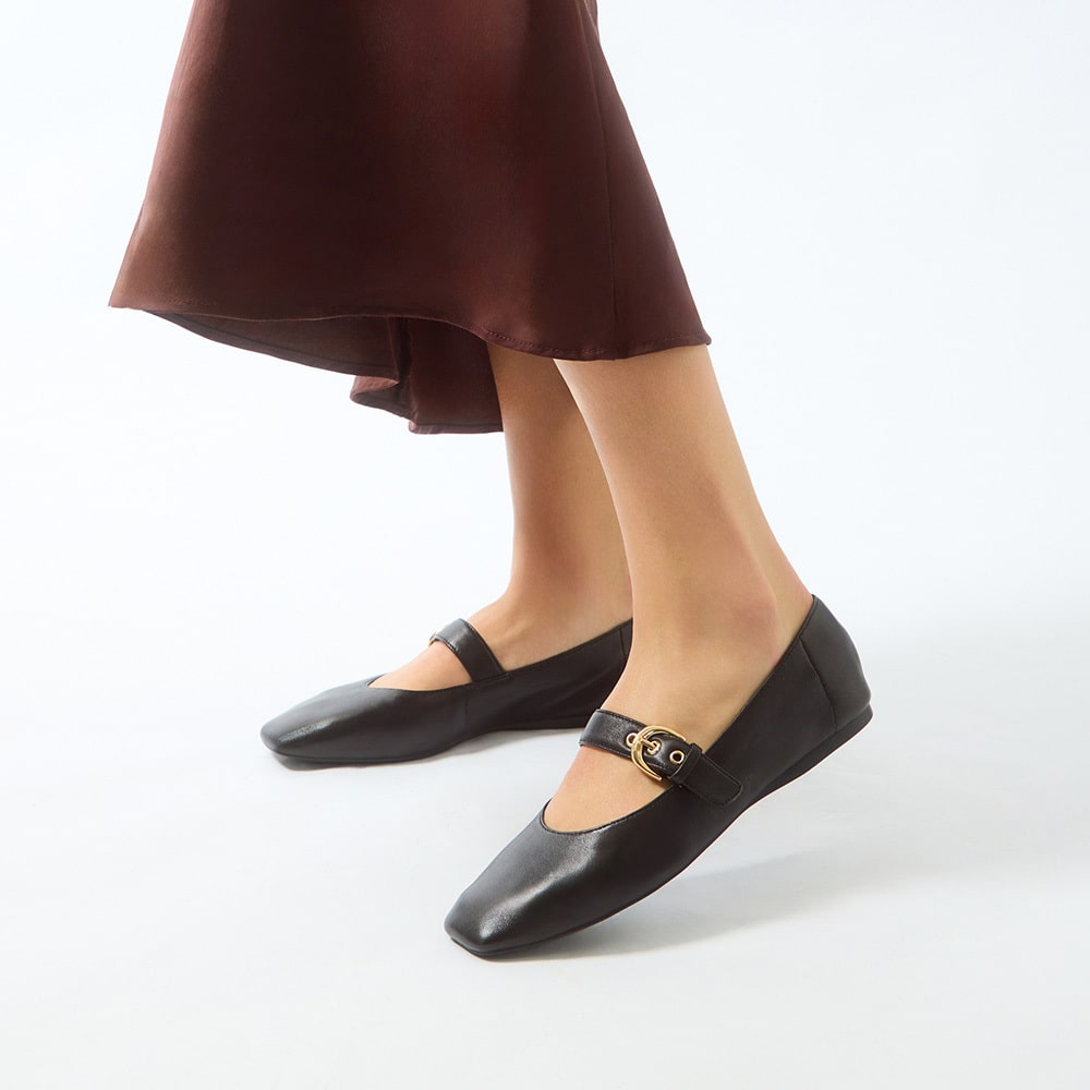 Melrose Flat in Black Leather
