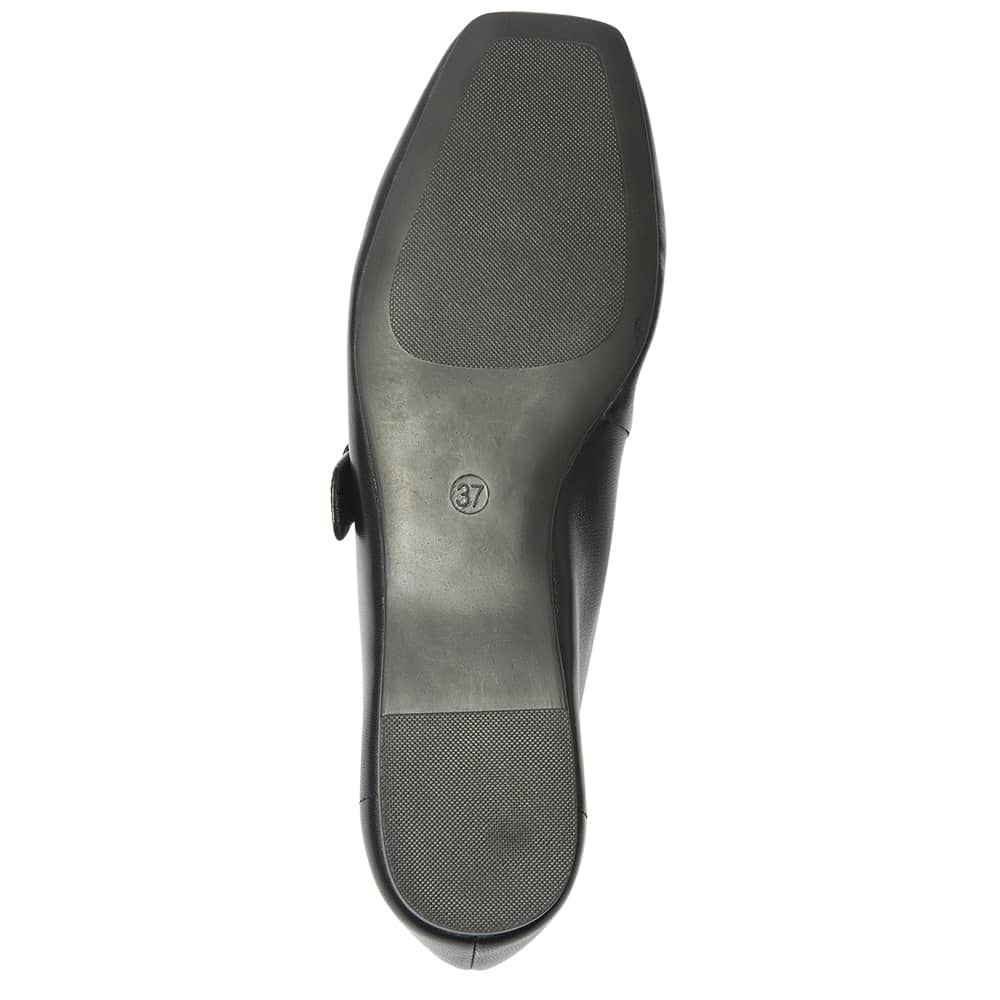 Melrose Flat in Black Leather