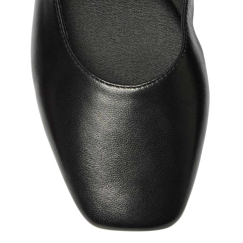Melrose Flat in Black Leather