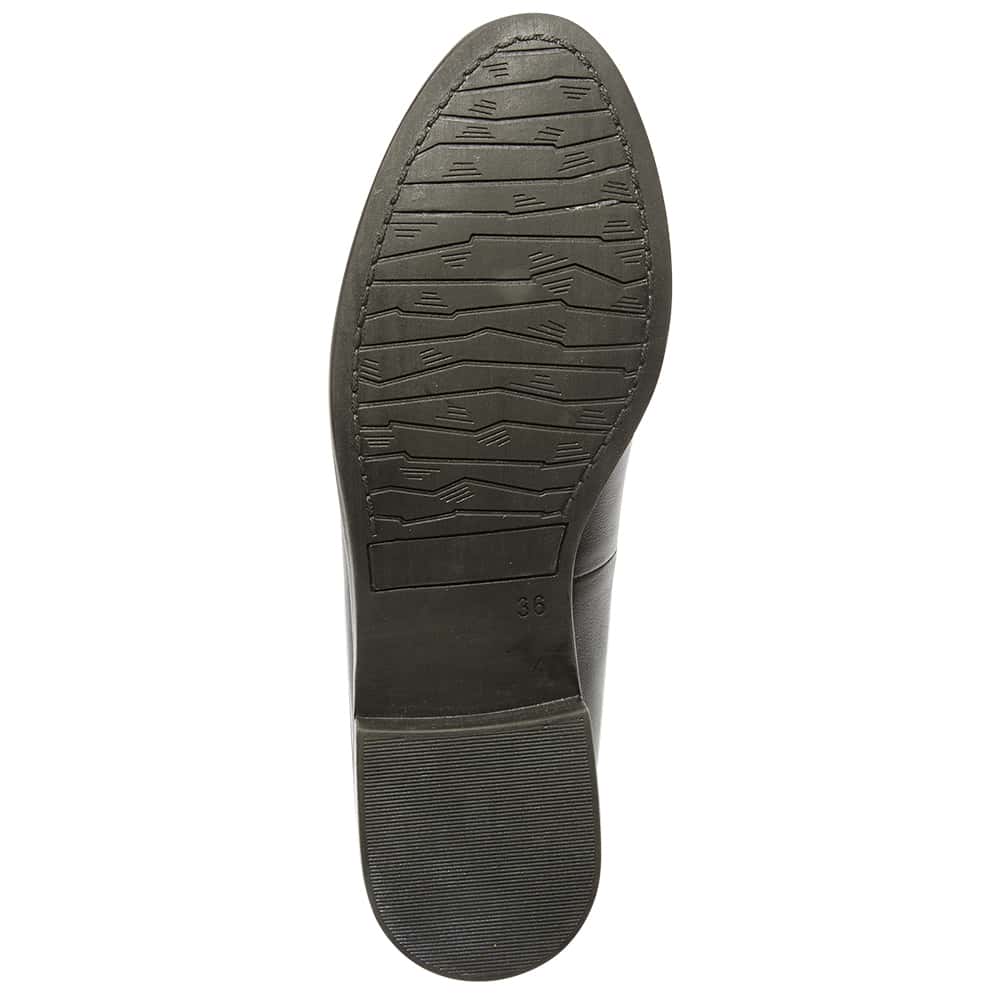 Preppy Loafer in Black Leather