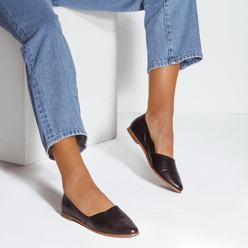 Rachael Flat in Black Leather | Sandler | Shoe HQ