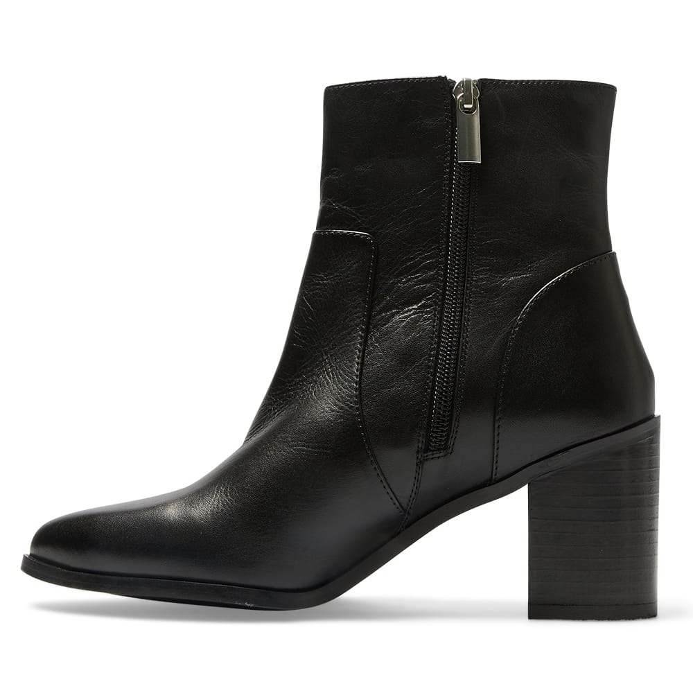Rapid Boot in Black Leather